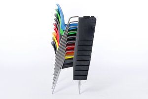 Auch mit Schreibtischchen kann der Mila ST problemlos gestapelt werden